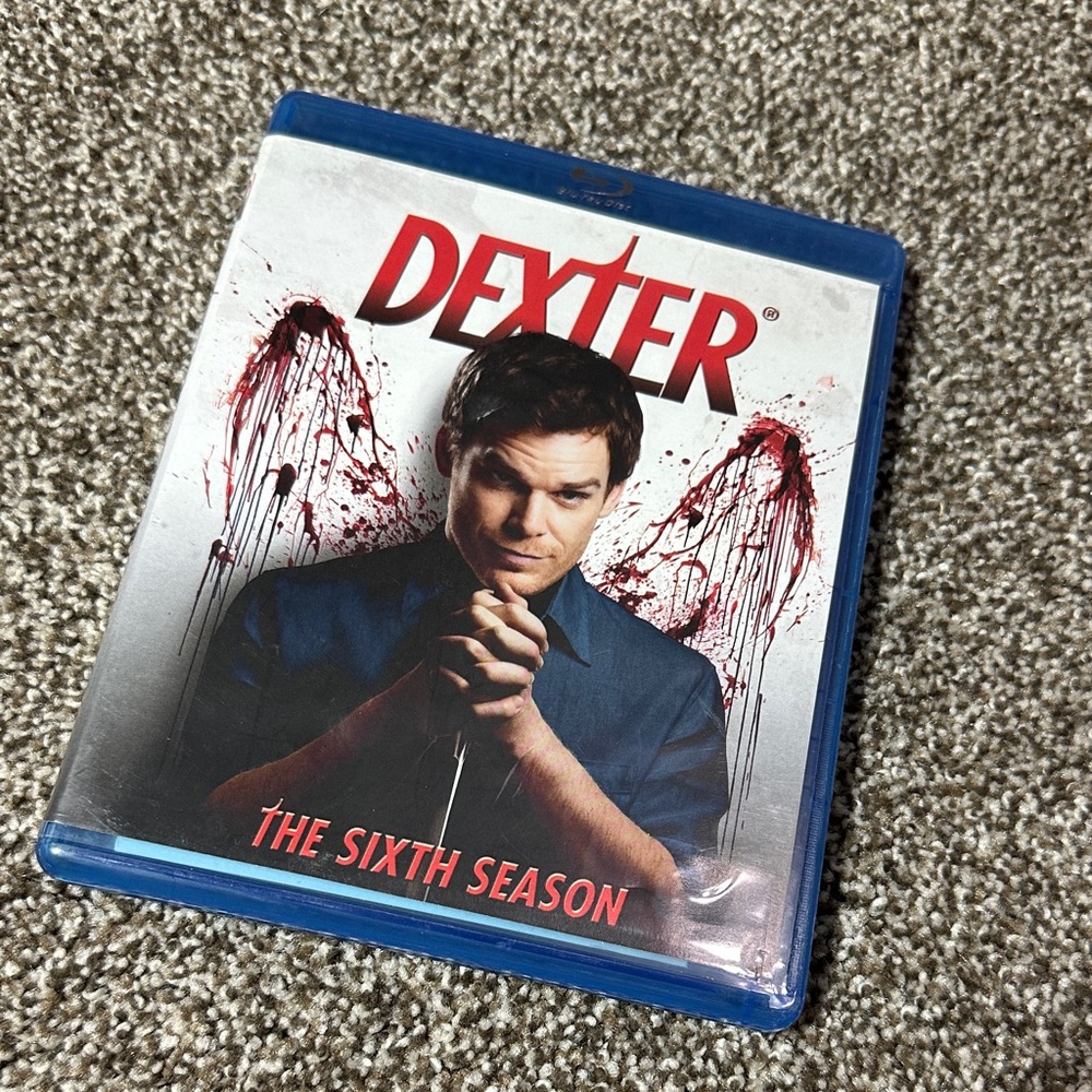 Dexter Blu-ray Season Six — White & Red Cover with Blue Case